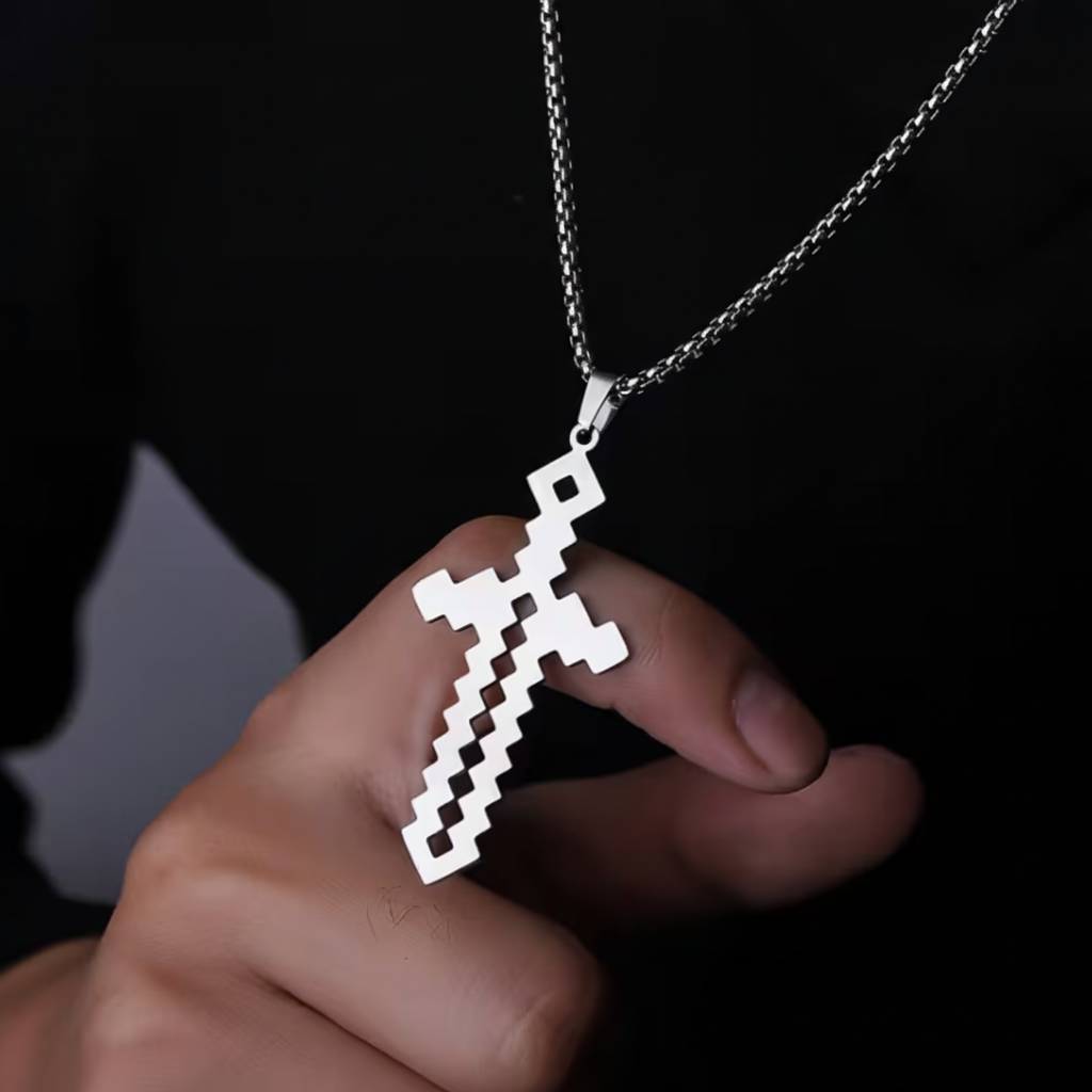 Collar espada pixelada en mano